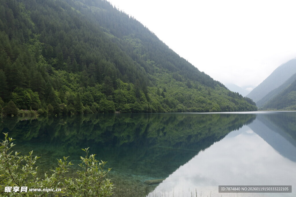 静谧山水湖景