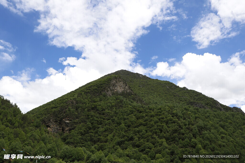 青山蓝天美景