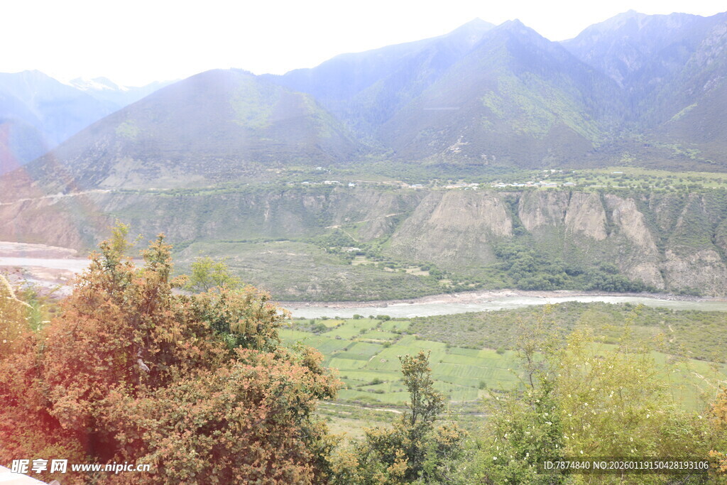 山间河谷美景