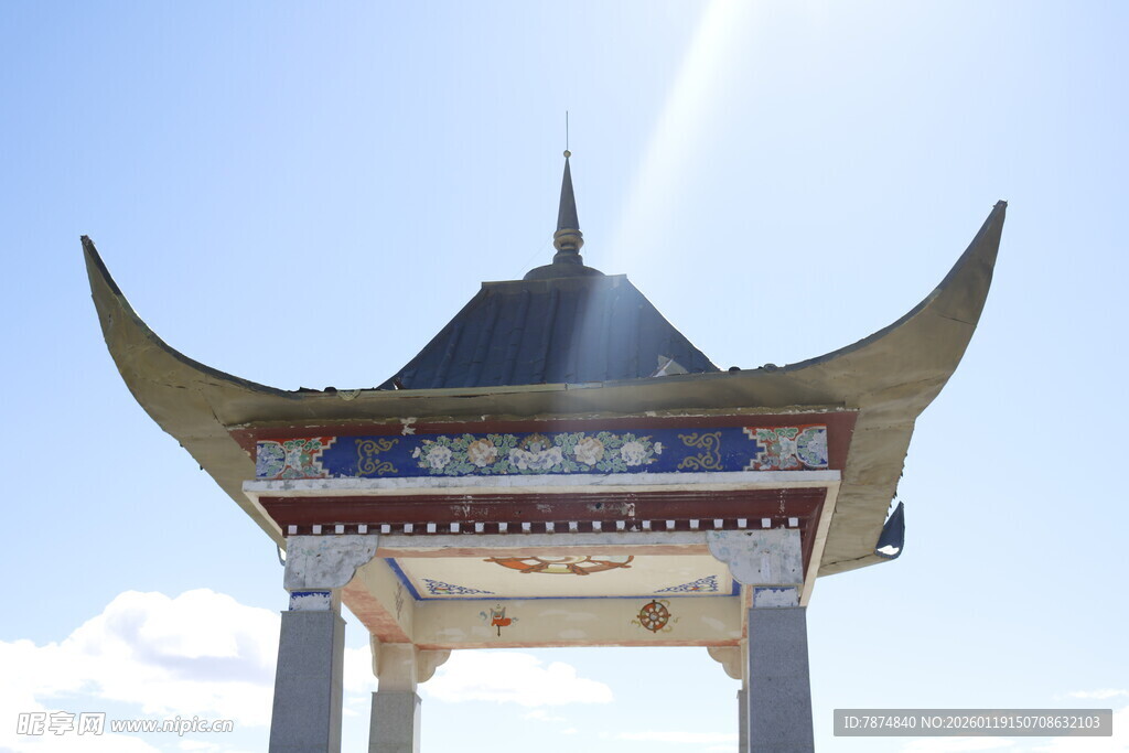 中式飞檐建筑特写
