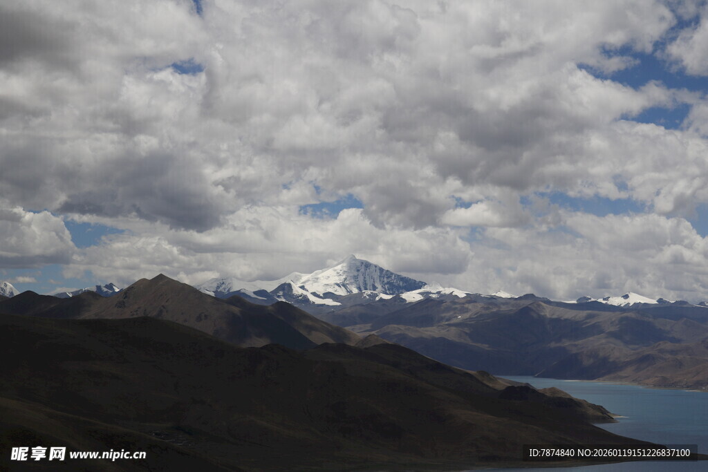 壮丽雪山湖泊自然风光
