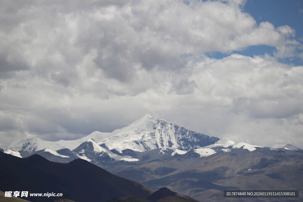 壮丽雪山景观