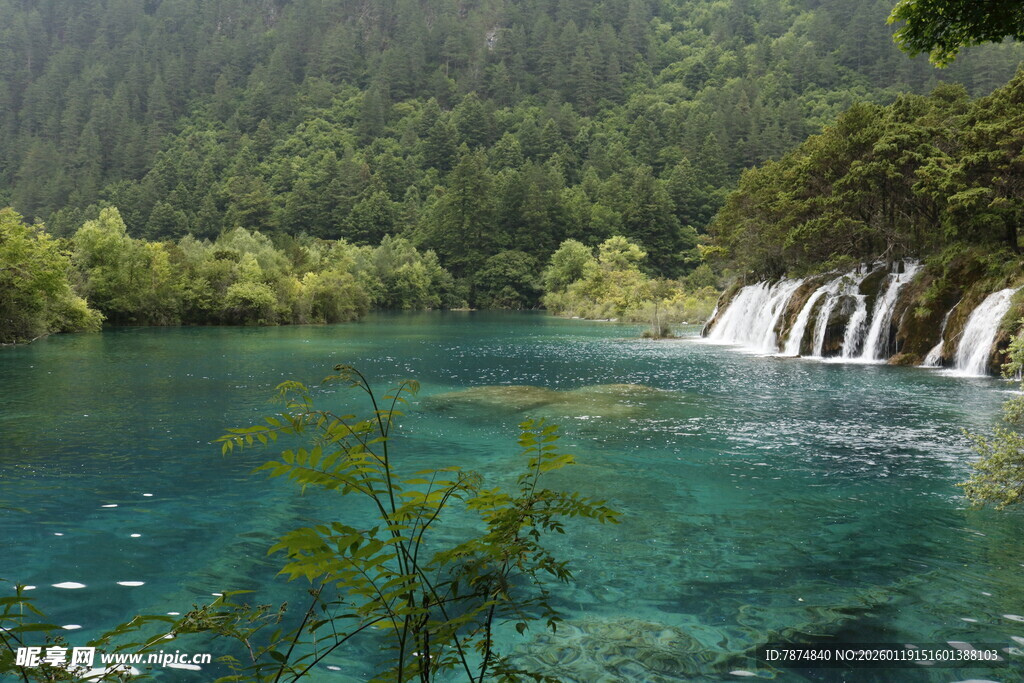 九寨沟秀丽的山水风光