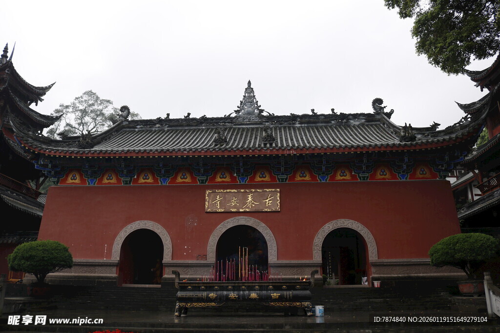 中式古建筑寺庙外观