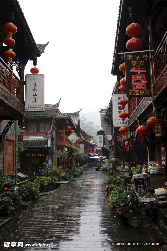 江南水乡古街 红灯笼摇曳