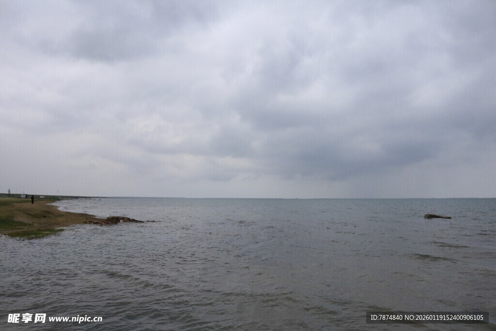 阴天海边景色