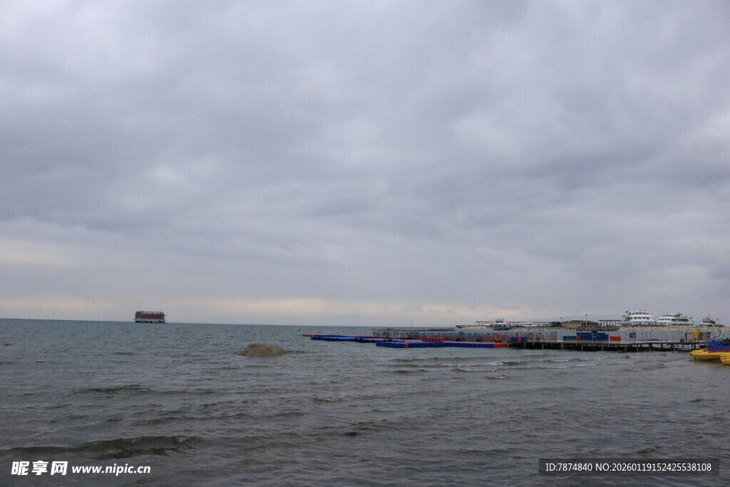 海边码头船只静泊景象