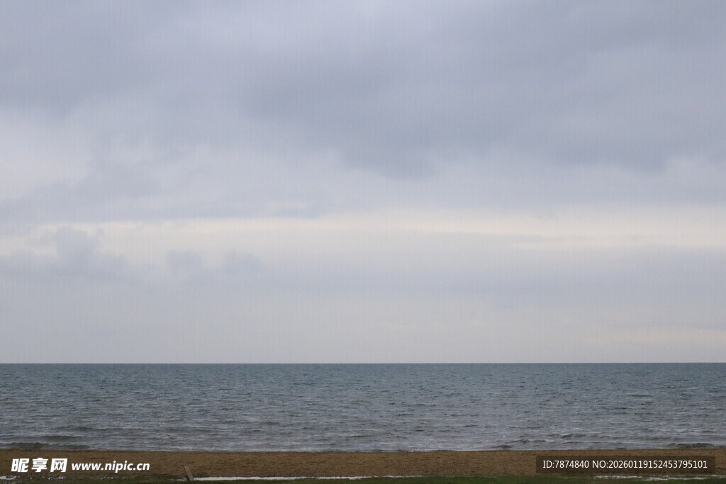 阴天海边景色