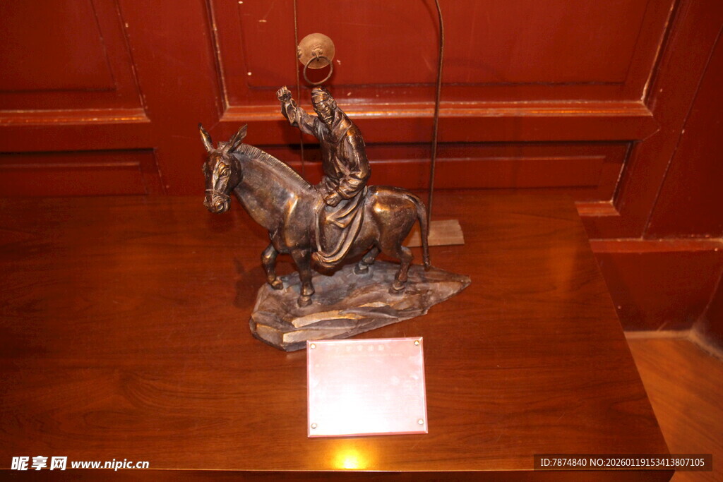 骑马人物铜像展示