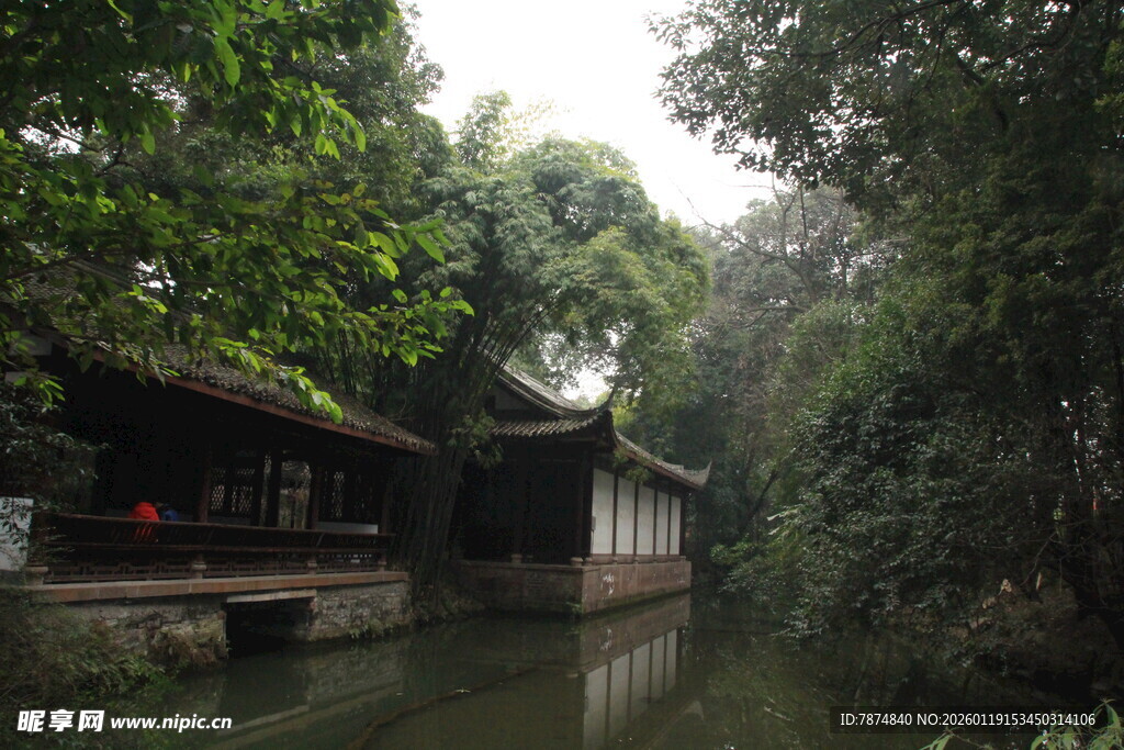 江南水乡林间古朴小屋