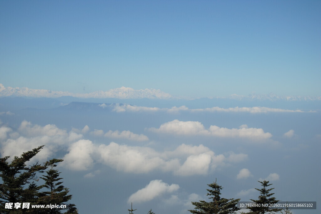 山顶云海景观