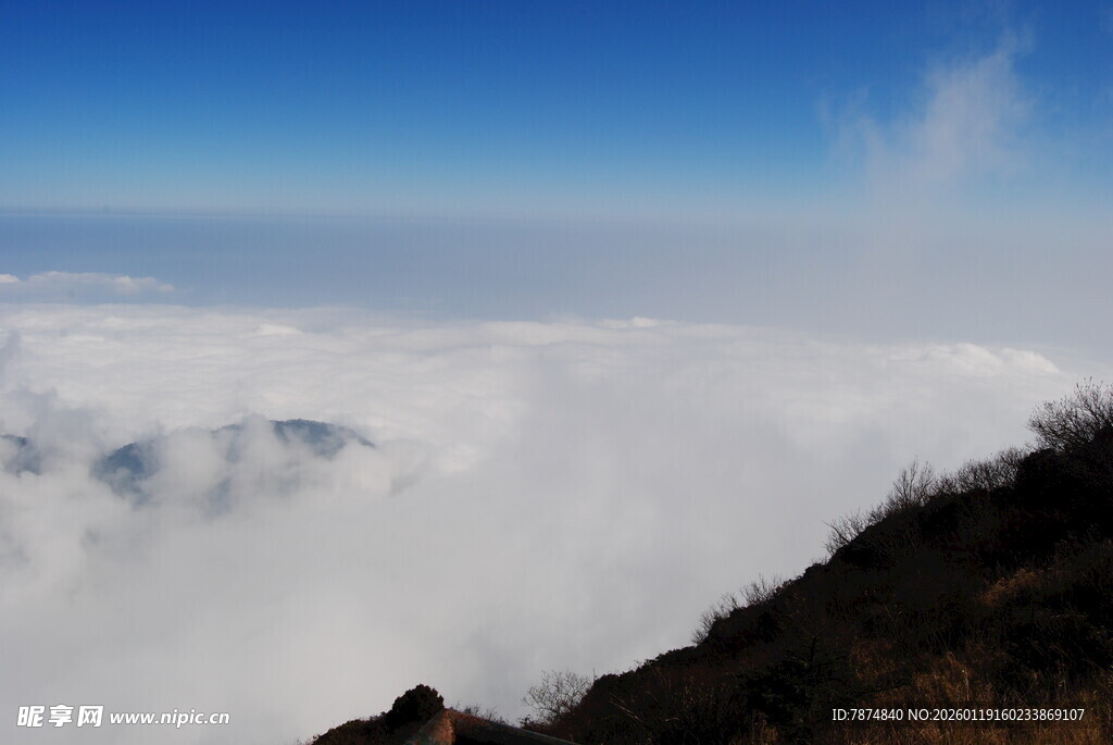 高山云海壮丽景观