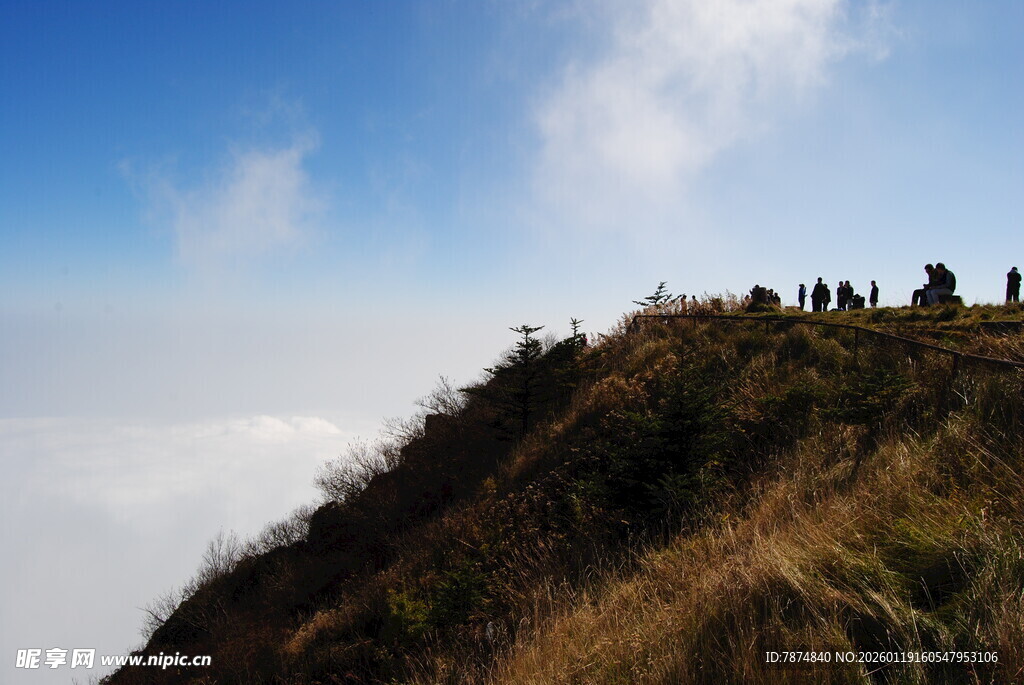 山顶人群赏景