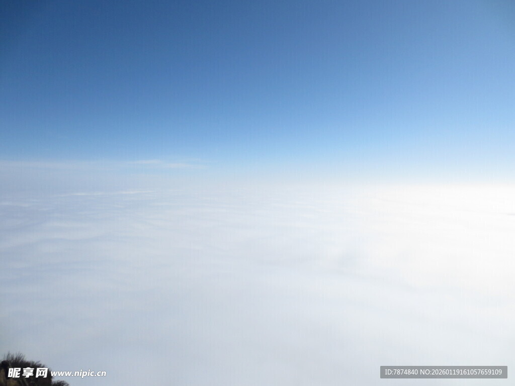 云海之上的蓝天美景