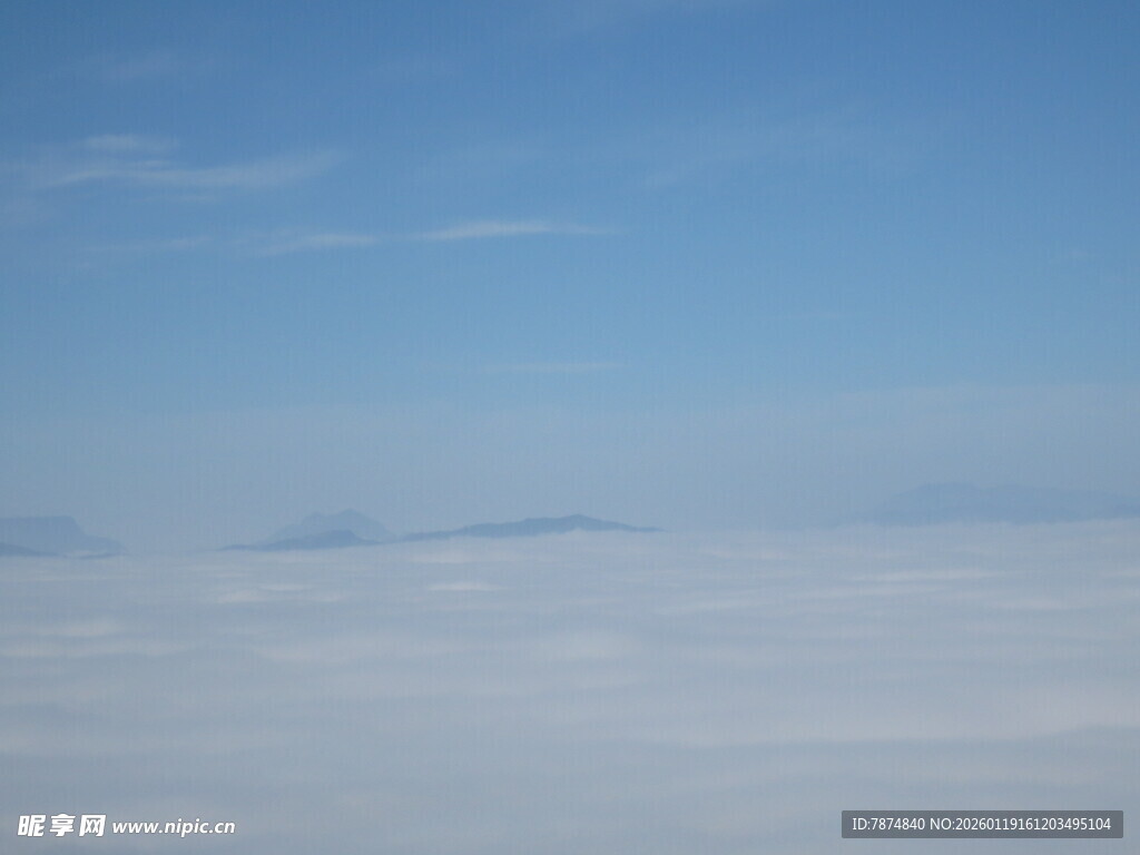 云海之上的蓝天美景