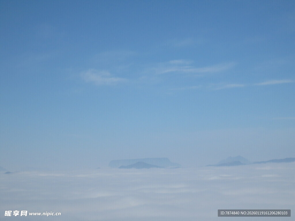 云海之上的蓝天美景