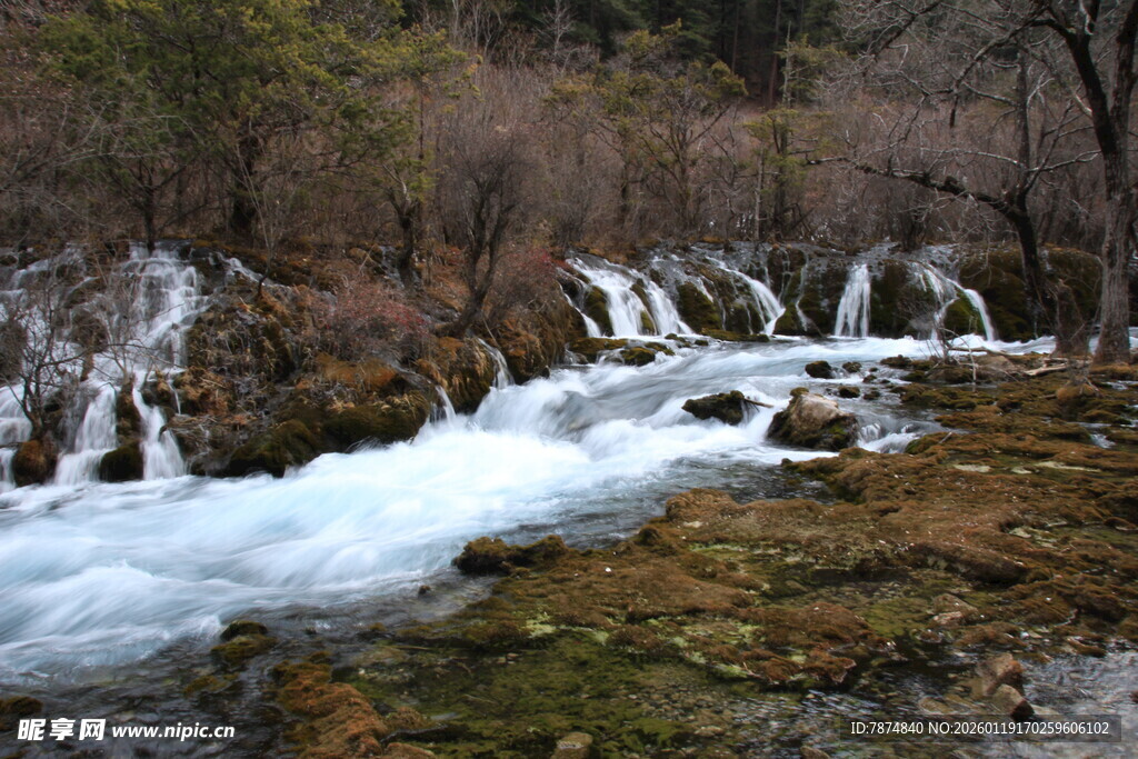 山间溪流瀑布自然美景