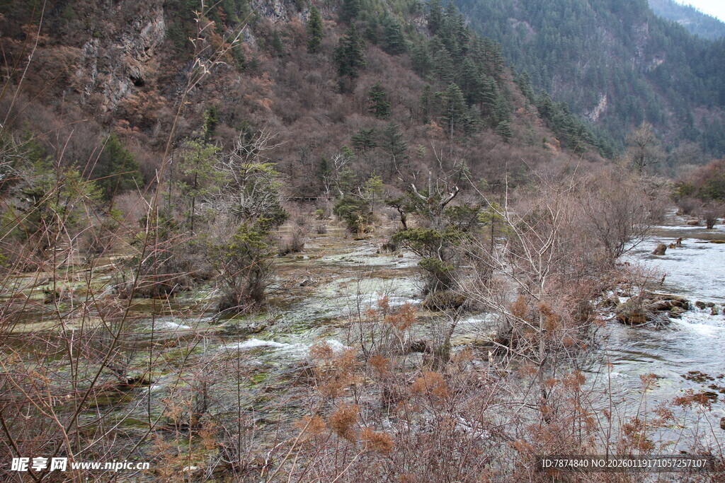 山间溪流 秋色中的自然景致