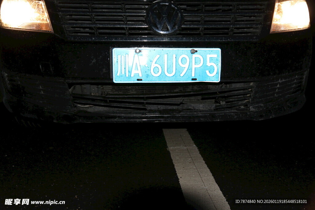 汽车底部悬挂部件特写