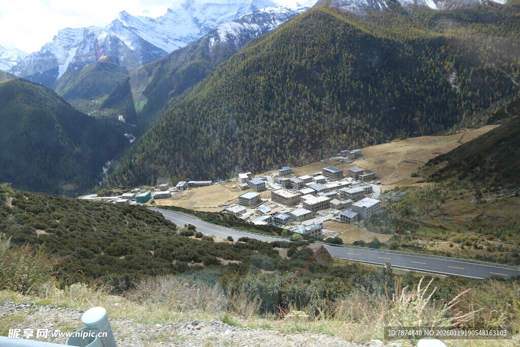 山间村落的秀丽风光