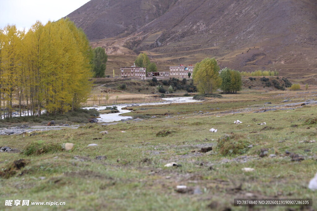 山间秋景 静谧原野风光