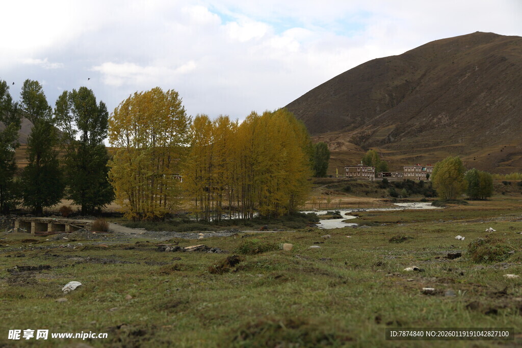 秋日山间田园风光