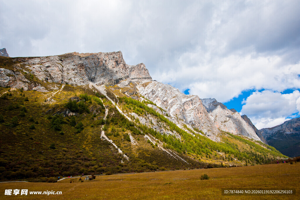 壮丽山脉自然风光