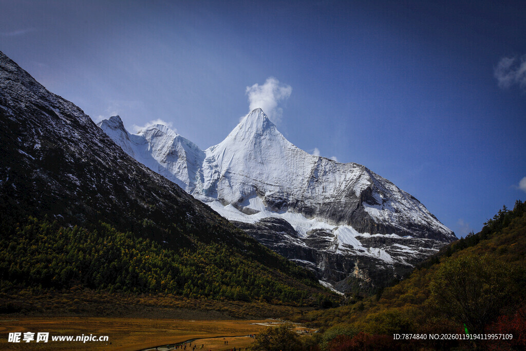 雪山壮丽风光