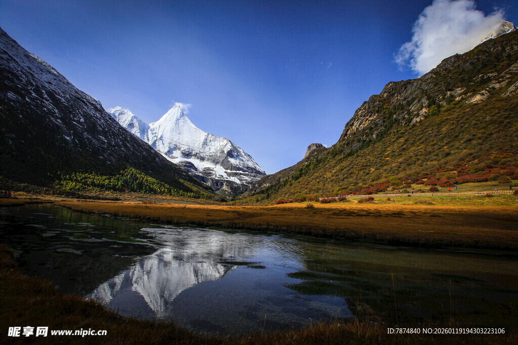雪山湖泊壮丽自然风光