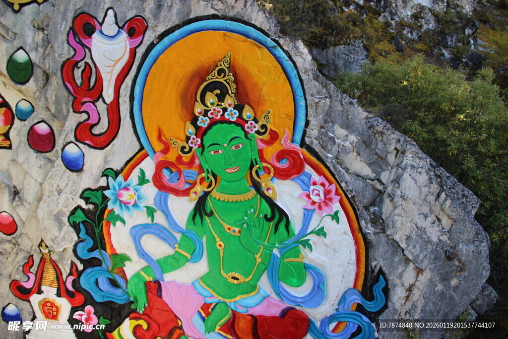 岩石上的精美绿度母彩绘