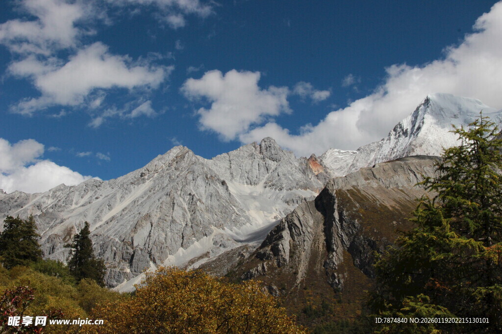 雪山秋景 壮丽自然风光