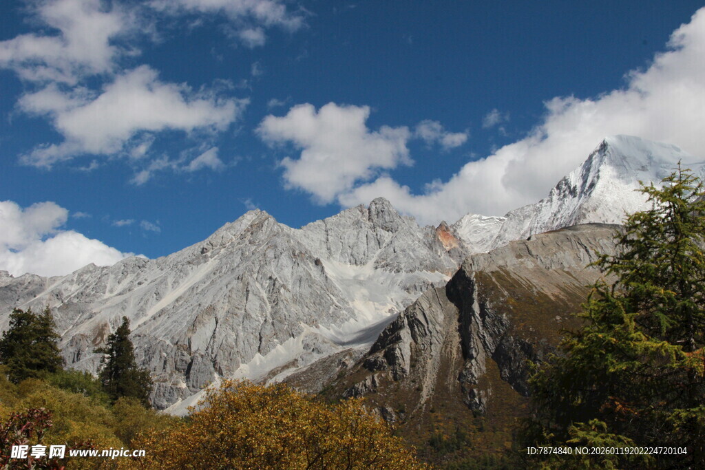 壮丽雪山自然风光