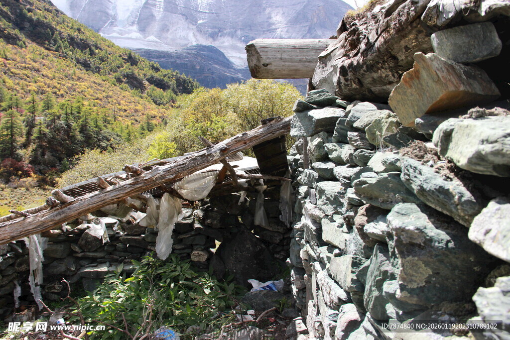 山间石墙 自然古朴景致