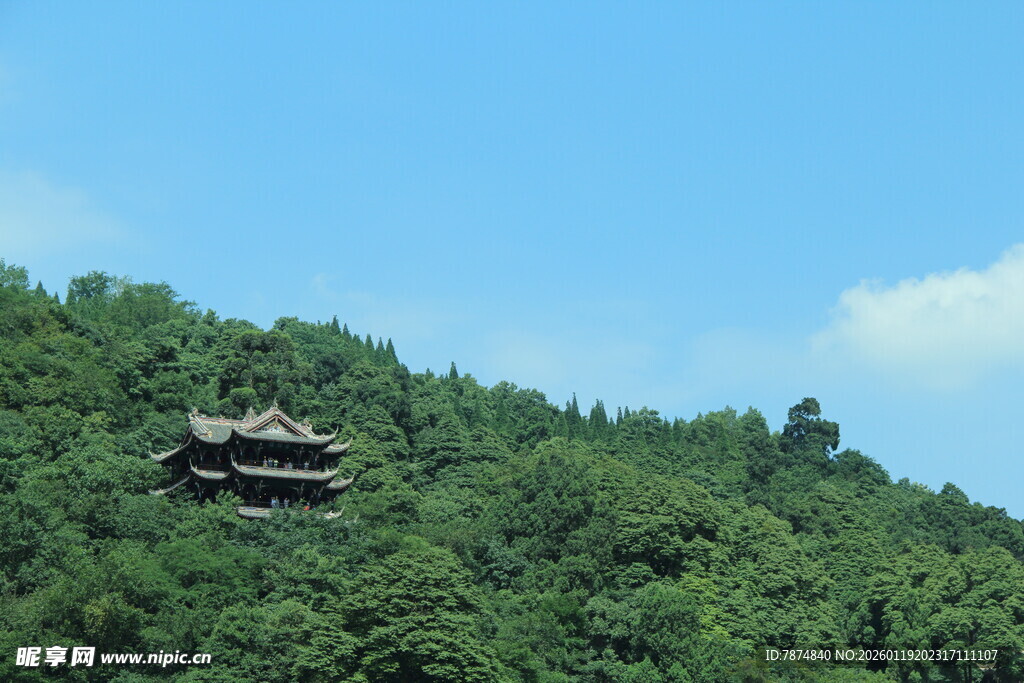 山林中的古朴楼阁