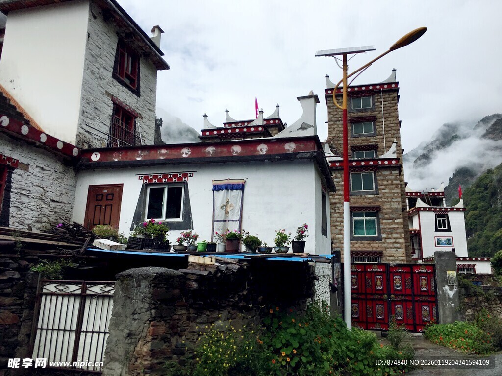 藏式风格民居建筑风貌