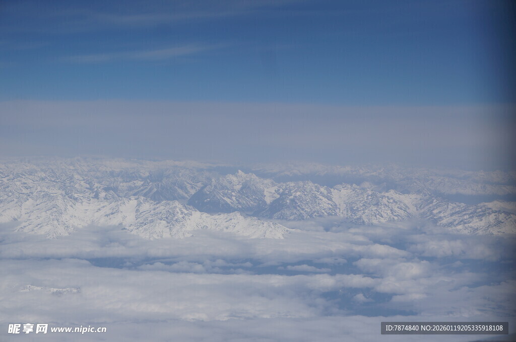 高空俯瞰云海美景