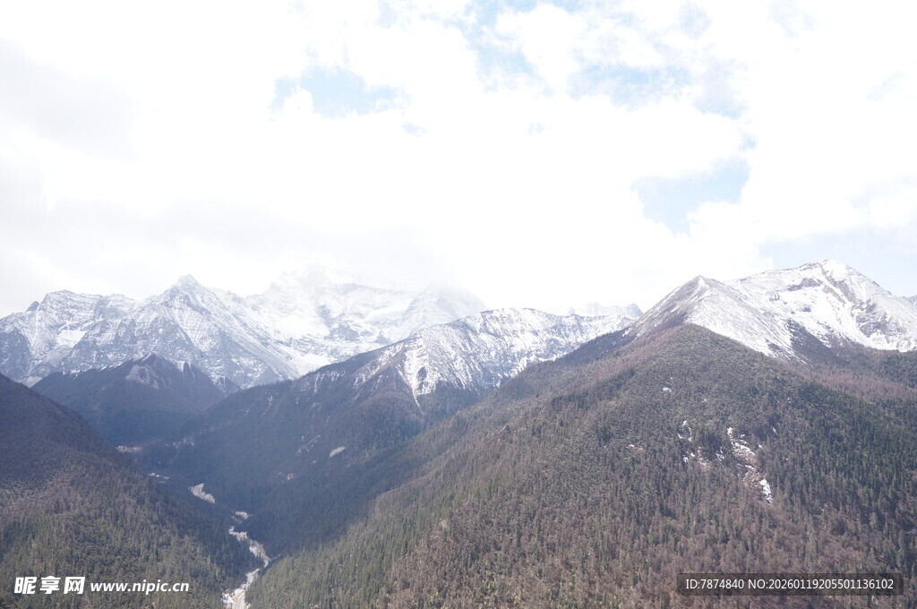 壮丽雪山山谷风景图