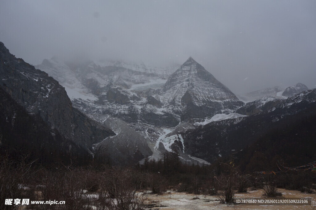 雪山壮丽风景