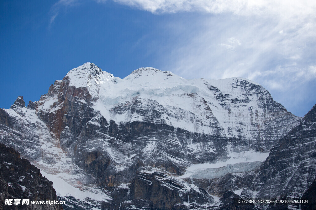 巍峨雪山壮丽风光