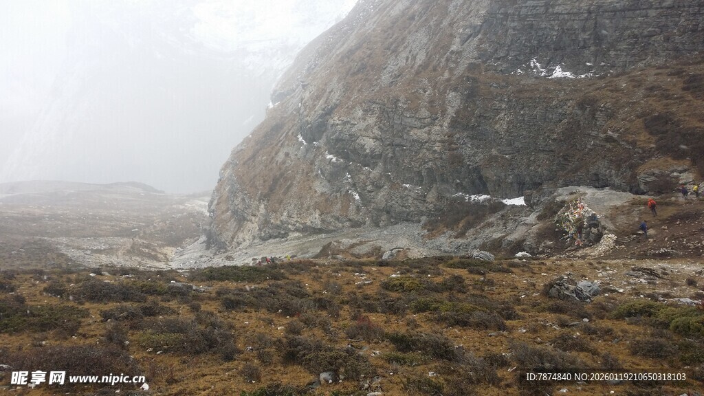 山间雾景 朦胧自然风貌