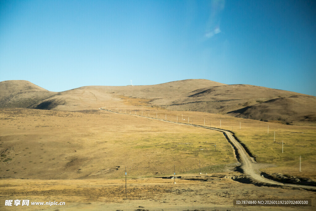 旷野中的蜿蜒小路
