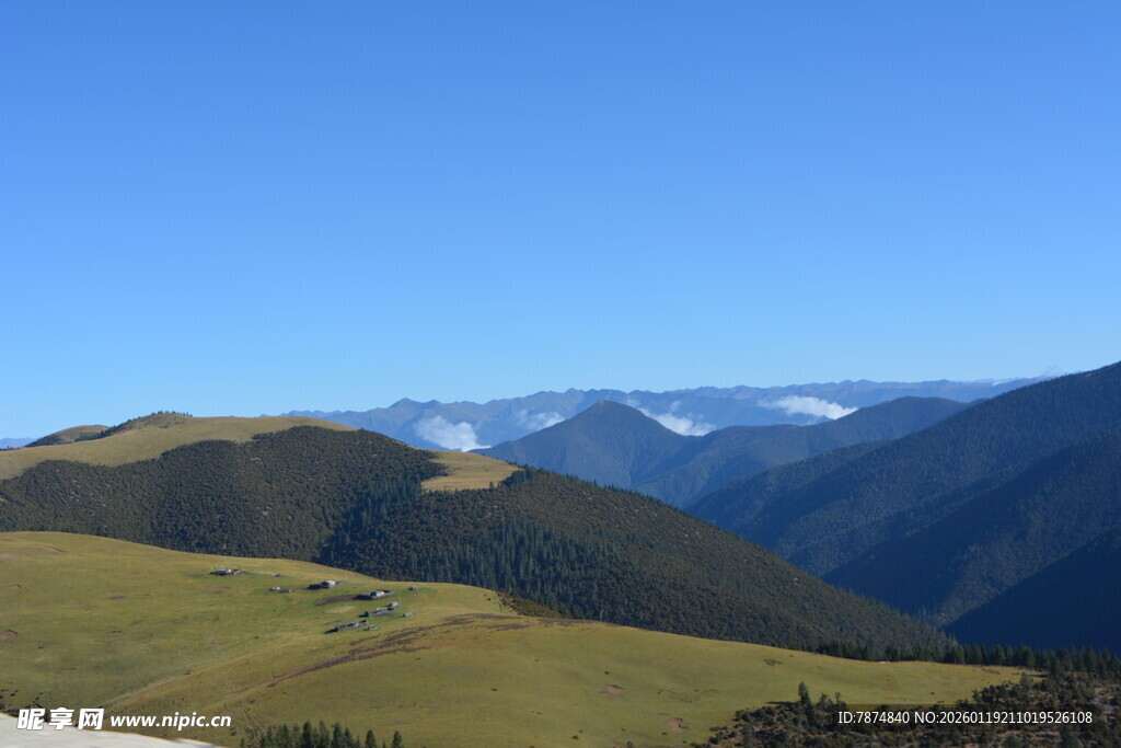 高山美景 远眺连绵山峦
