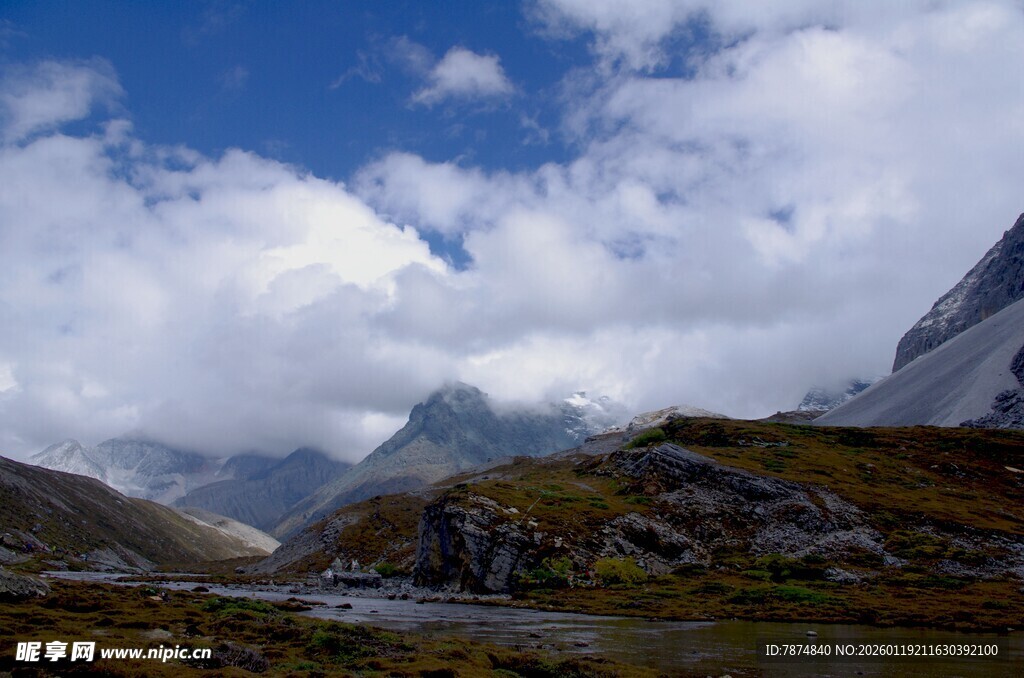 高山云海壮丽自然风光