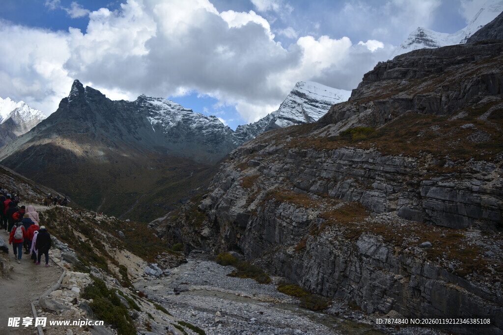 山间徒步风景 稻城亚丁