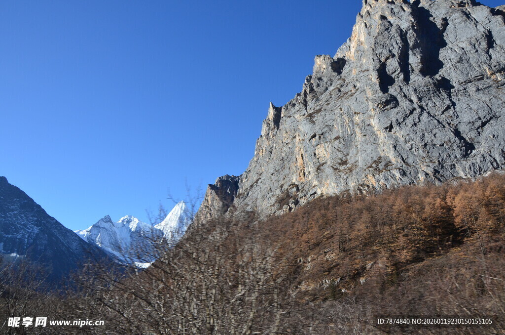 巍峨壮丽的高山景致