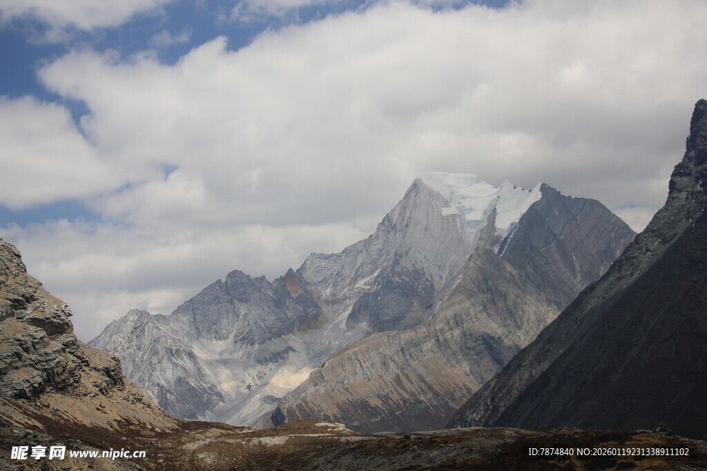 壮丽雪山风景