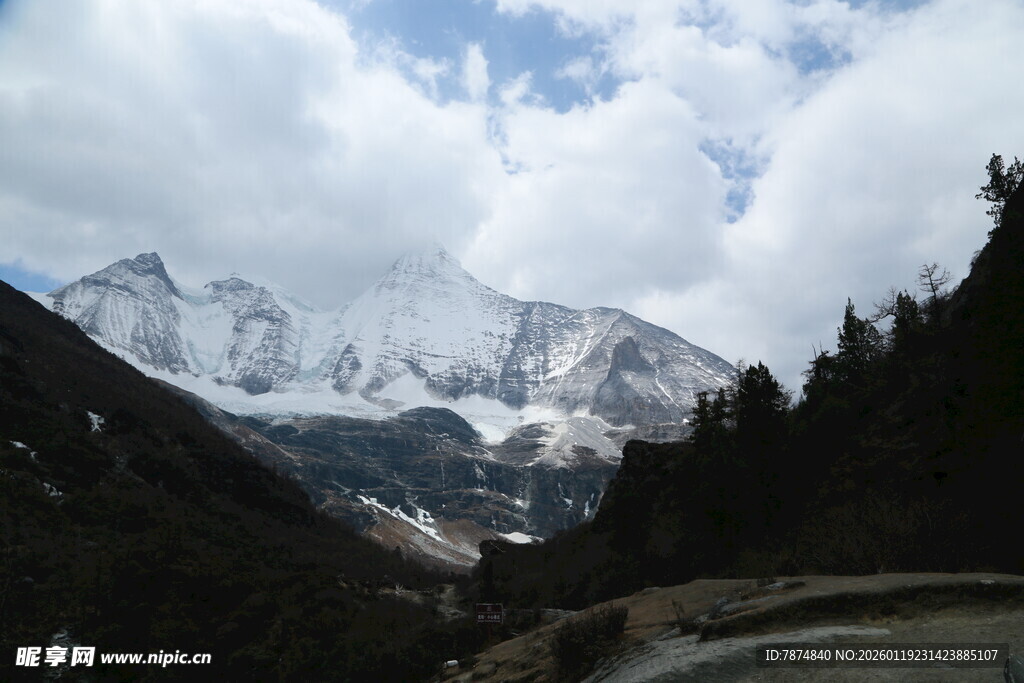 雪山公路美景