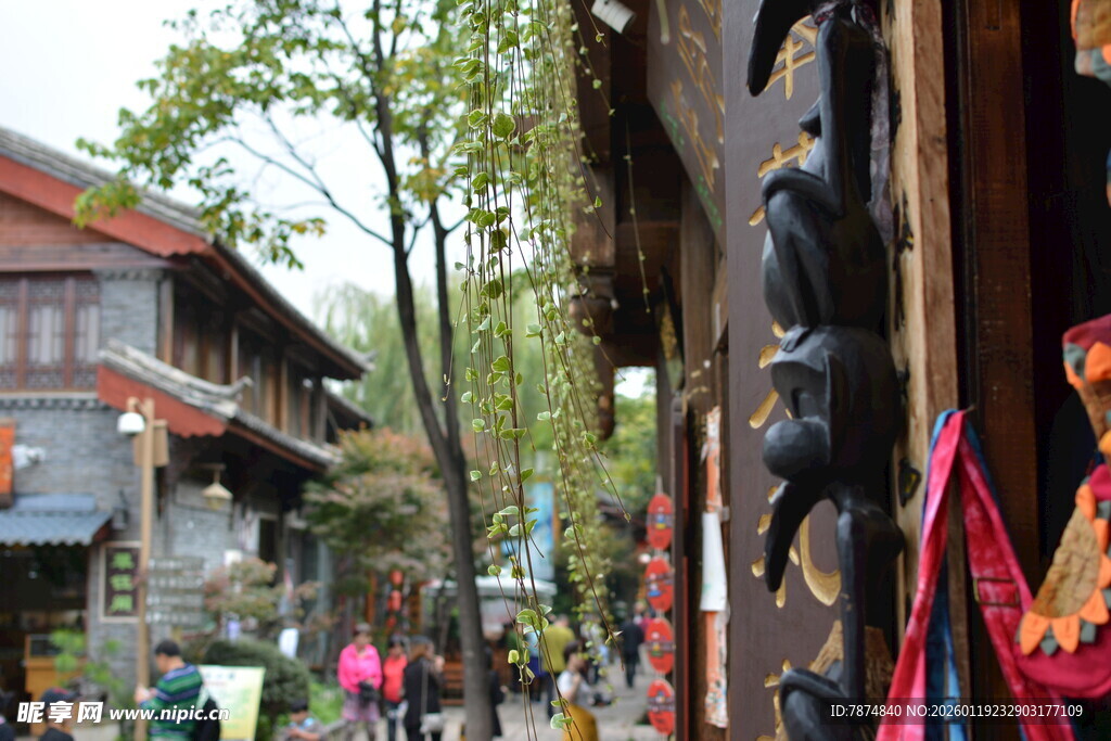 古街风貌 传统建筑与行人