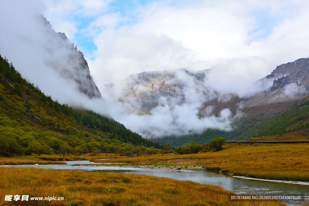 山间河谷美景 稻城