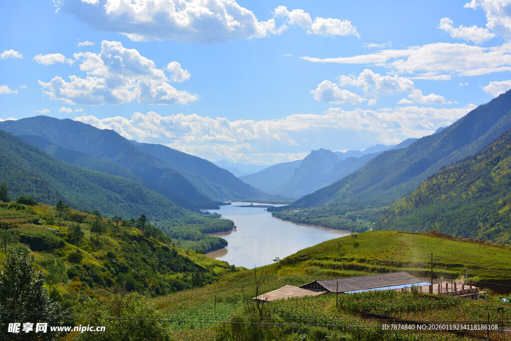 山间河谷美景 稻城